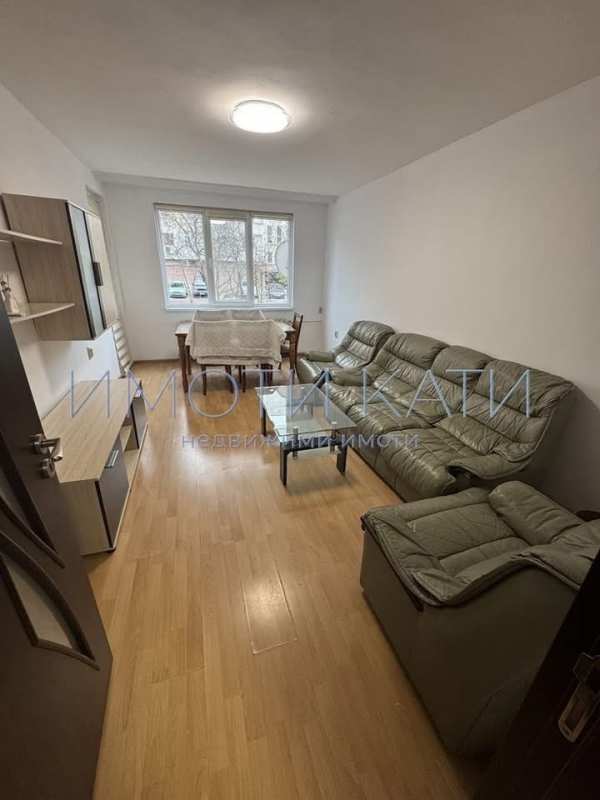 Дава под наем 3-стаен, гр. перник, център