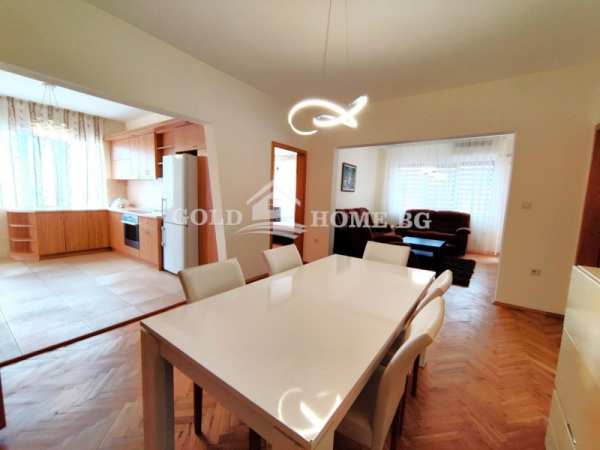 Дава под наем  многостаен град Пловдив, Център
      145 кв.м