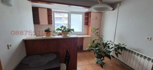 Дава под наем  3-стаен гр. Самоков, област София
      90 кв.м