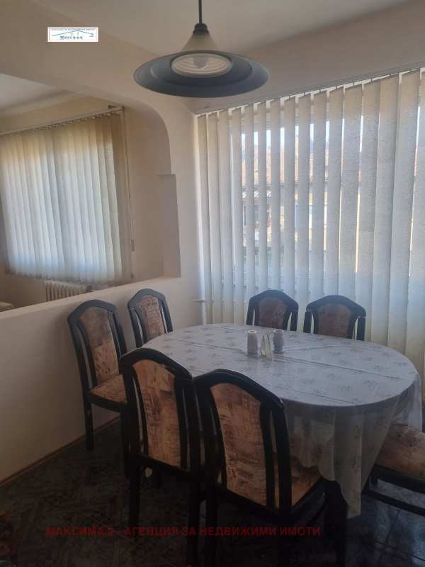 Дава под наем 3-стаен, гр. плевен, идеален център