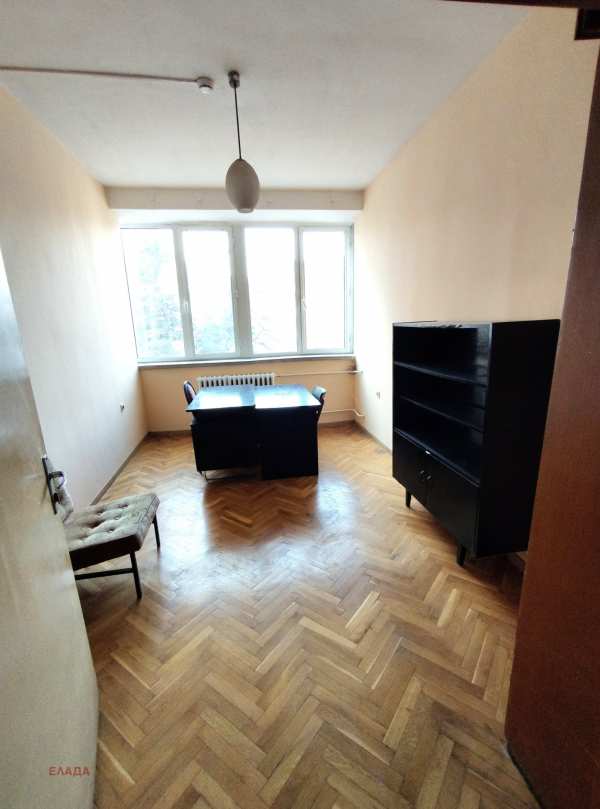 Дава под наем офис, гр. враца, център