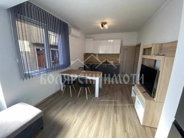 Дава под наем 4-стаен, гр. велико търново, център