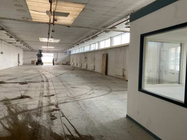 Дава под наем пром. помещение, гр. божурище, област софия област