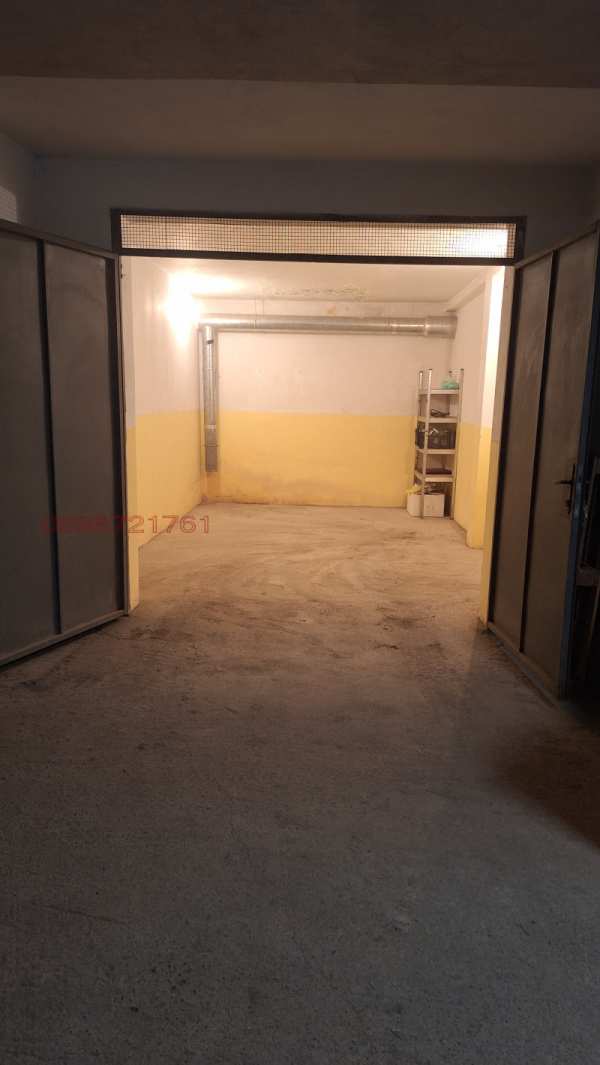 Дава под наем  гараж, паркомясто град Плевен, Идеален център
      17 кв.м