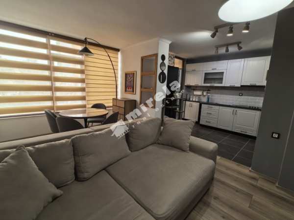 Дава под наем 2-стаен, гр. ямбол, център