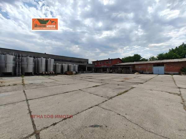 Дава под наем  склад град Пазарджик, Промишлена зона
      150 кв.м