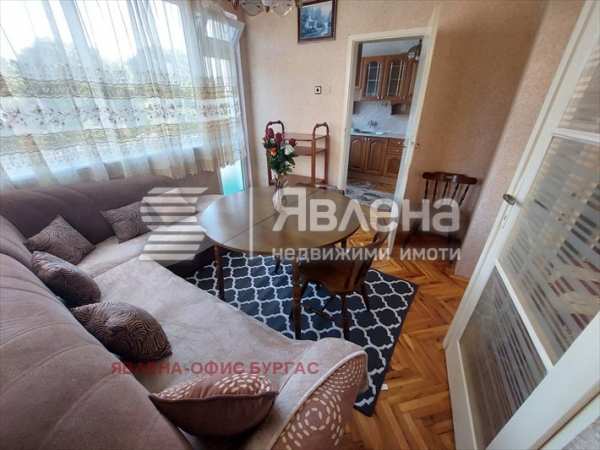 Дава под наем етаж от къща, гр. поморие, област бургас