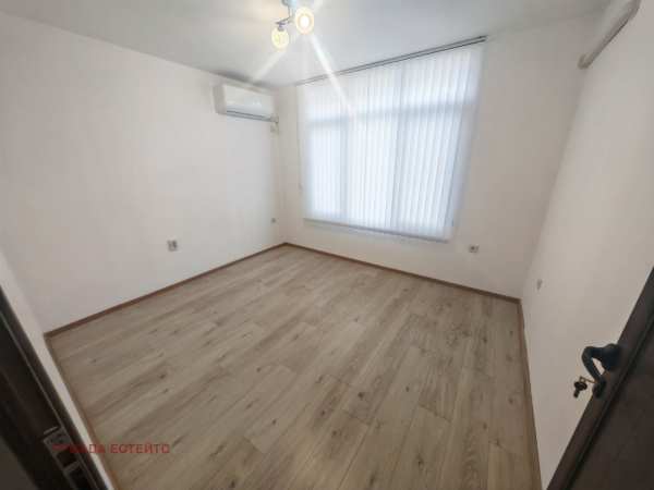 Дава под наем офис, гр. бургас, център