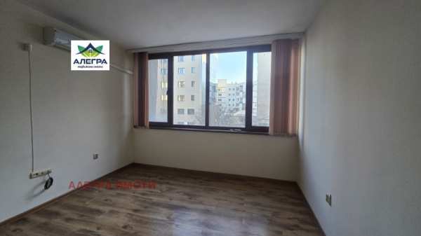 Дава под наем офис, гр. пазарджик, идеален център