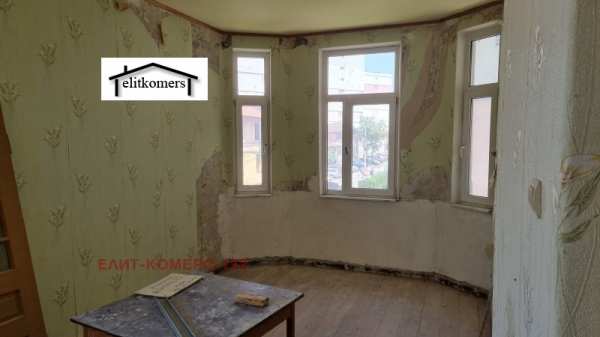 Дава под наем  3-стаен град Перник, Монте Карло
      100 кв.м