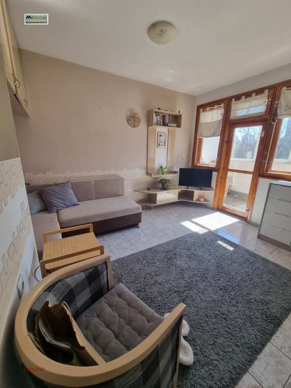 Дава под наем 2-стаен, гр. плевен, идеален център