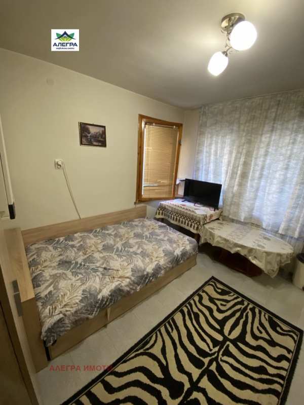 Дава под наем  1-стаен град Пазарджик, Център
      27 кв.м