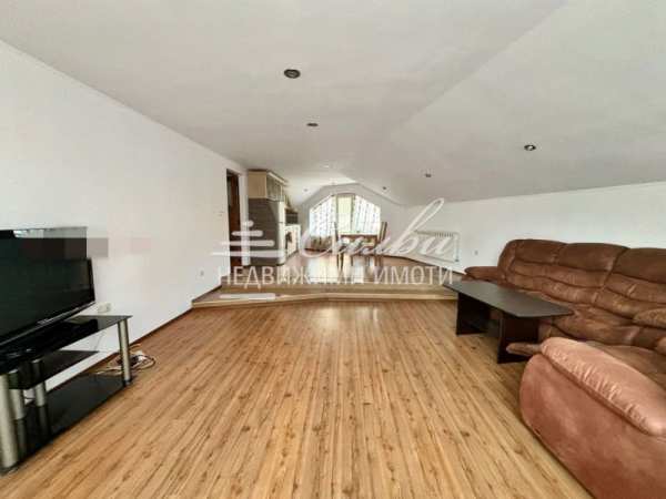 Дава под наем етаж от къща, гр. шумен, 5-ти полк