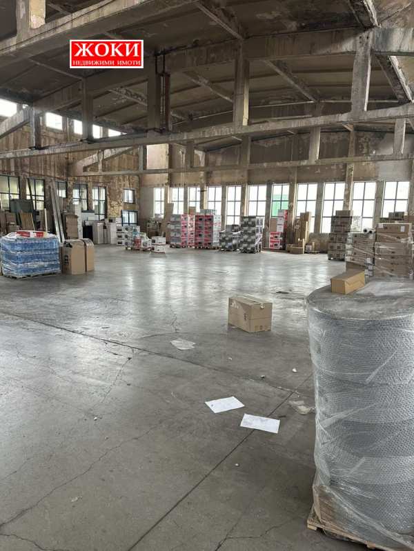 Дава под наем  склад град Перник, Мошино
      1000 кв.м