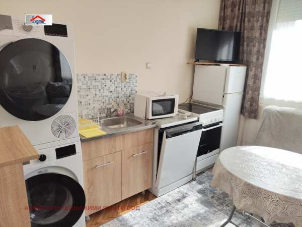 Дава под наем 1-стаен, гр. плевен, идеален център