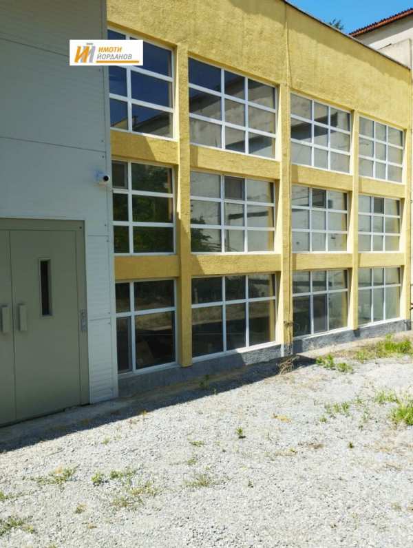 Дава под наем  склад град Велико Търново, Промишлена зона - Запад
      280 кв.м