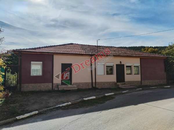 Дава под наем къща, с. бураново, област кюстендил