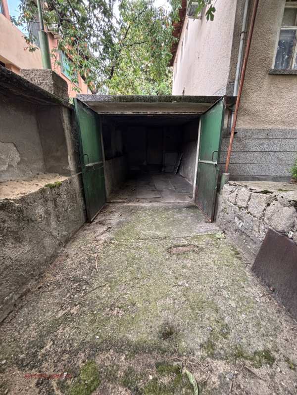 Дава под наем гараж, паркомясто, гр. карлово, област пловдив