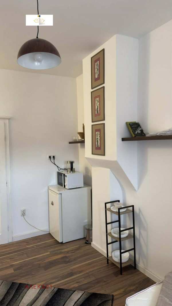 Дава под наем ателие, таван, гр. софия, център