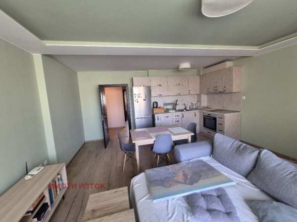 Дава под наем 3-стаен, гр. перник, изток