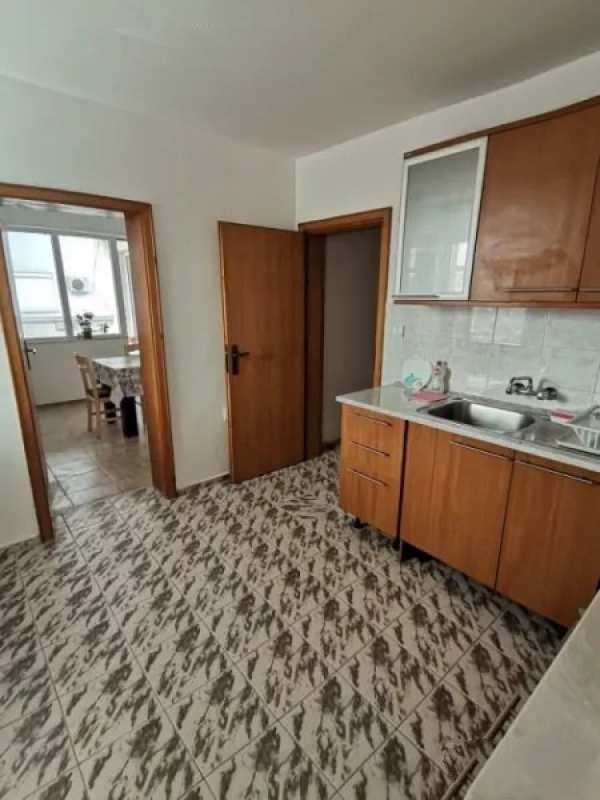 Дава под наем  многостаен град Пловдив, Център
      130 кв.м