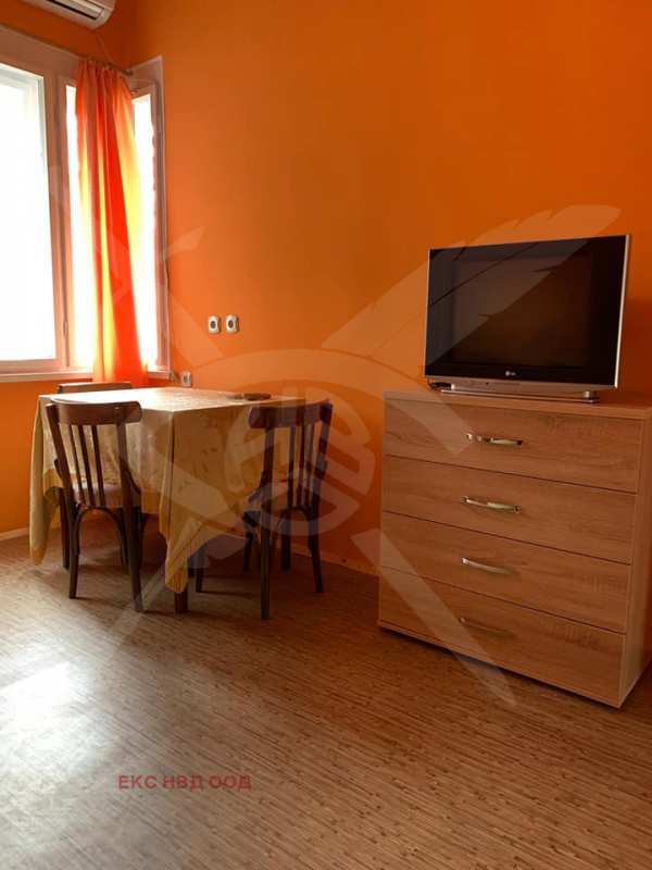 Дава под наем етаж от къща, гр. пловдив, център