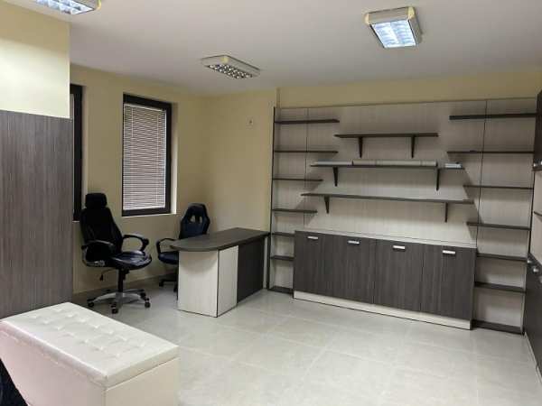 Дава под наем офис, гр. плевен, широк център