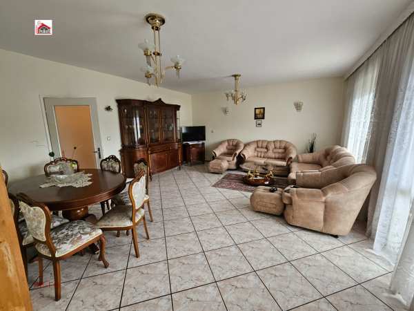 Дава под наем 3-стаен, гр. пазарджик, идеален център