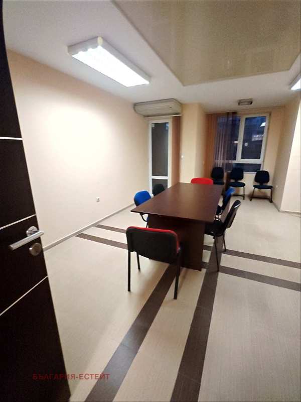Дава под наем офис, гр. варна, център
