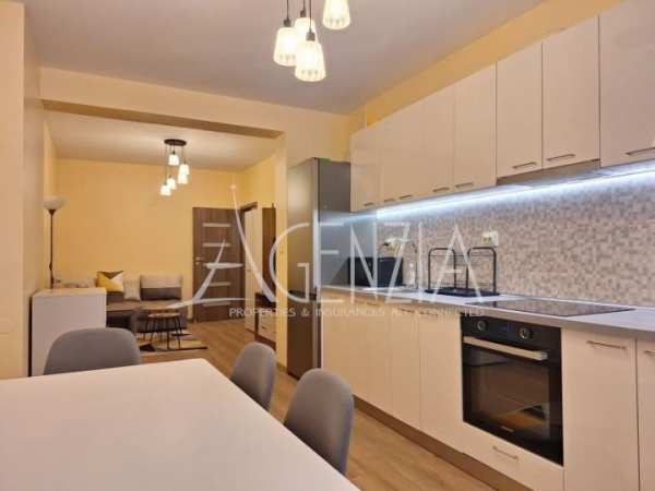 Дава под наем 4-стаен, гр. софия, център