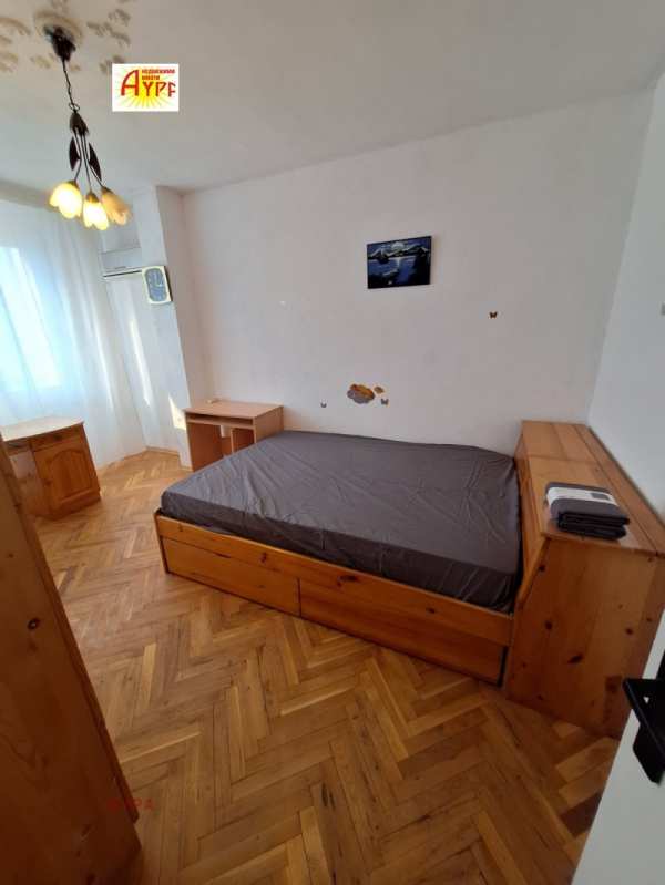 Дава под наем  2-стаен град Враца, Център
      65 кв.м