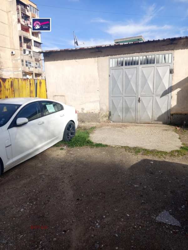 Дава под наем склад, гр. пазарджик, изток