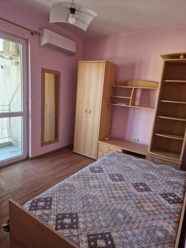 Дава под наем 3-стаен, гр. плевен, широк център