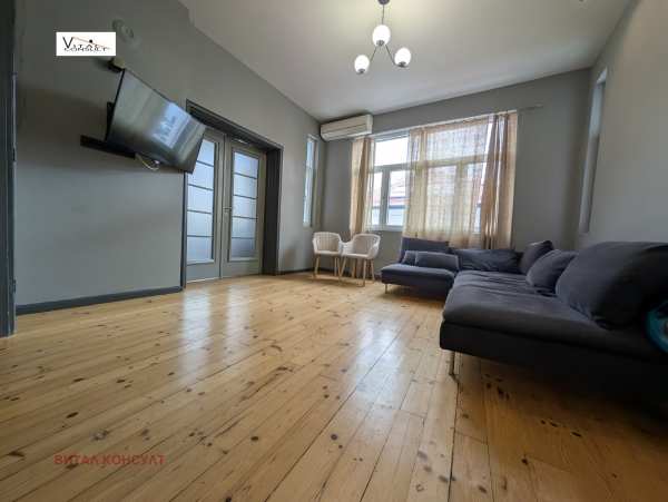 Дава под наем 3-стаен, гр. софия, център