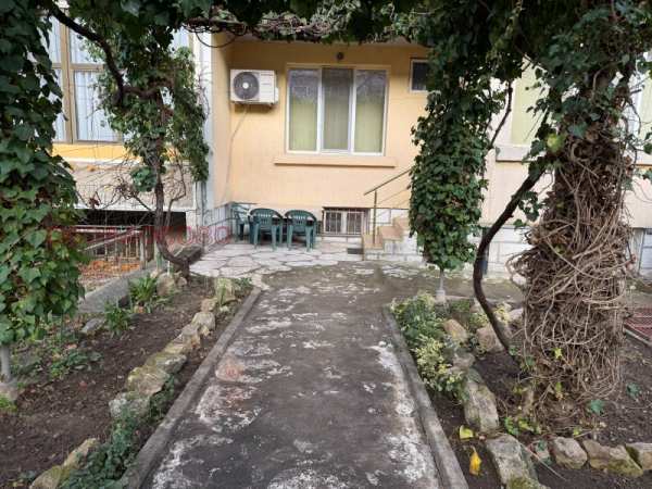 Дава под наем етаж от къща, гр. шумен, херсон