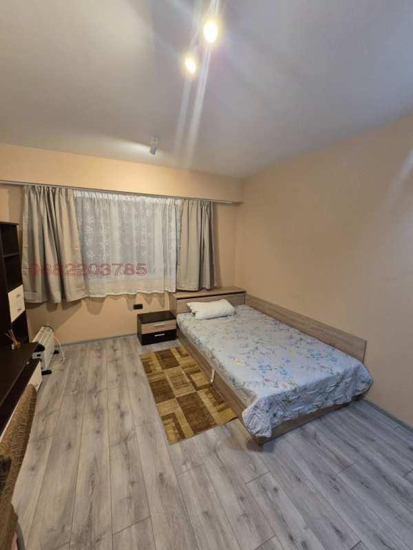 Дава под наем  1-стаен град Перник, Мошино
      25 кв.м