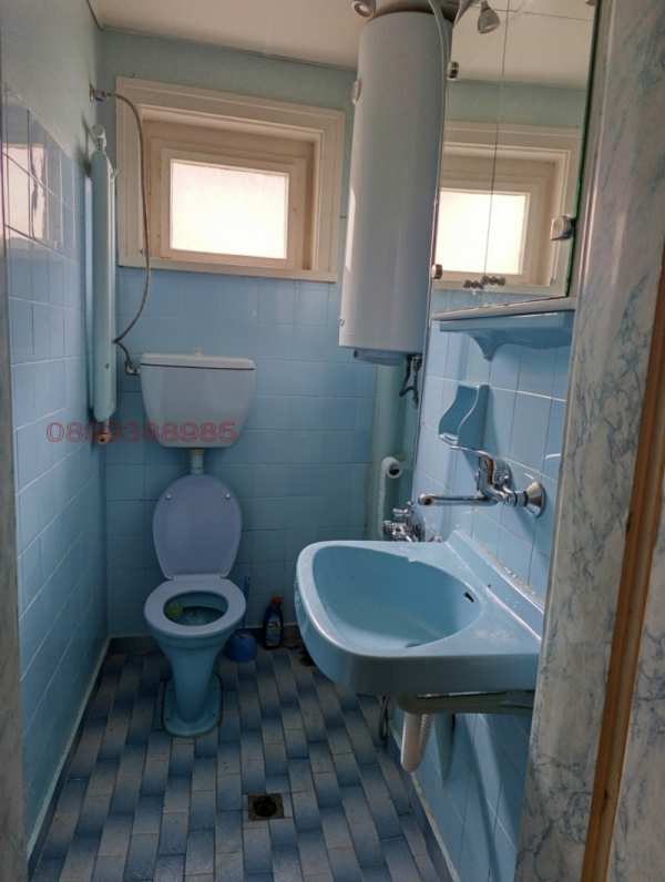 Дава под наем етаж от къща, гр. ловеч, център