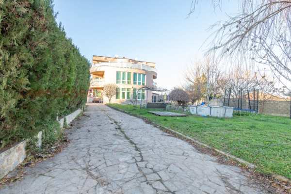 Дава под наем къща, с. близнаци, област варна