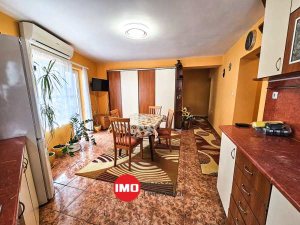 Дава под наем 4-стаен, гр. бургас, център