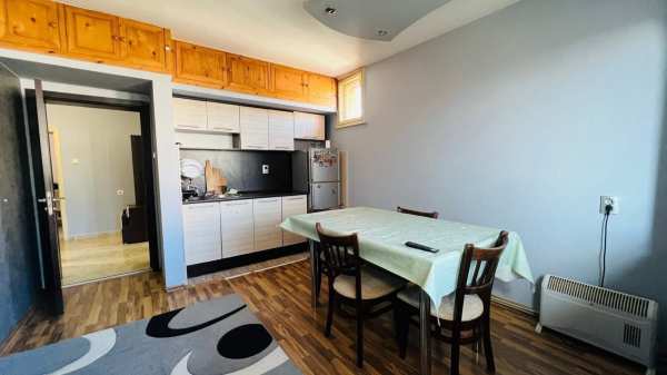 Дава под наем етаж от къща, гр. монтана, широк център