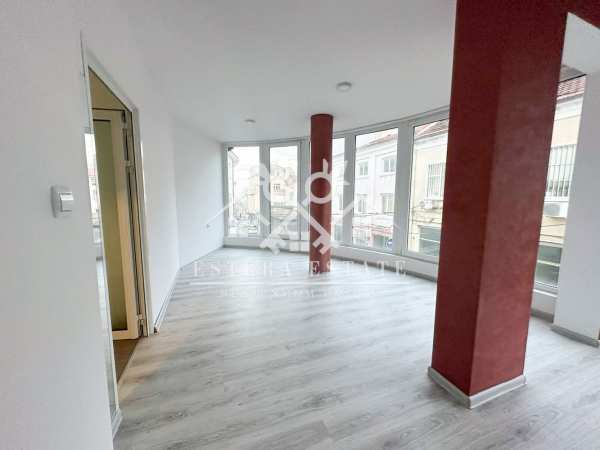 Дава под наем офис, гр. шумен, център